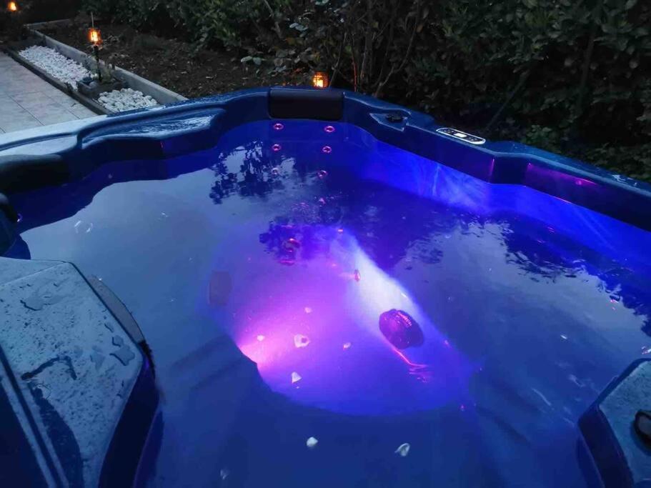 Maison Time Break Jacuzzi - 4 Etoiles โทนง-เลส์-แบงส์ ภายนอก รูปภาพ